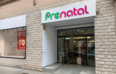 La tienda de Prénatal en la calle Castillo de Maya, con el cartel de liquidación por cierre.