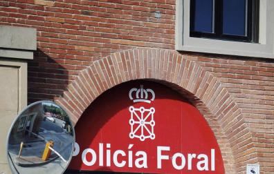 Un hombre sin permiso de conducir roba un coche, se sale de la vía y da positivo