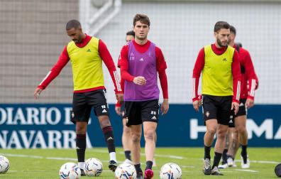Osasuna quiere sorprender a un Madrid en la pelea