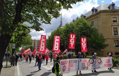 CC OO y UGT homenajean a los trabajadores esenciales y piden "cumplir" con ellos