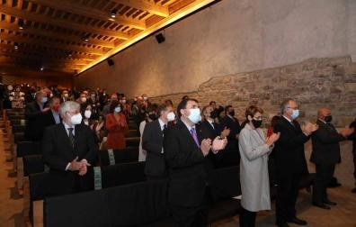 Honrar la memoria de las víctimas y perseverar en la batalla del relato para las nuevas generaciones. La exposición 'El terror a portada. 60 años del terrorismo en España a través de la prensa' abre este lunes sus puertas en Civivox Condestable con estas ideas como hilo conductor.