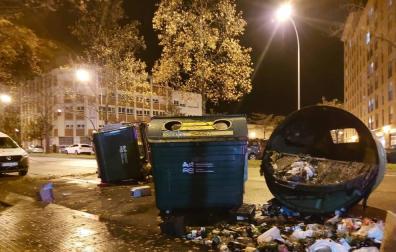Decenas de encapuchados provocan incidentes en la Rochapea