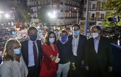 Ayuso arrolla y podrá gobernar sin Vox, el PSOE se hunde y Cs desaparece