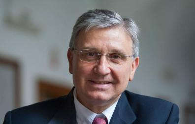 “Los profesionales de la salud deberían recibir formación psicológica continua para prevenir y manejar el estrés”