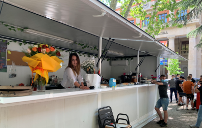 El bar Ciaurriz y La Servicial estrenan sus terrazas en la plaza de la Cruz