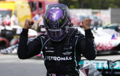 Hamilton reina en Barcelona, con Sainz séptimo y Alonso 17º