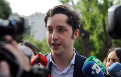 Francisco Nicolás Gómez Iglesias, el "pequeño Nicolás", atiende a los medios a su llegada a la Audiencia Provincial de Madrid.