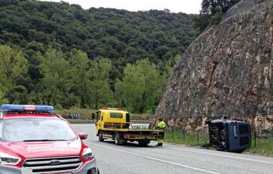 Denunciado tras volcar con su automóvil y dar positivo en alcoholemia en Zúñiga