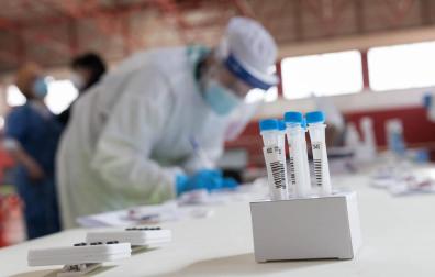 Sanitarios con contratos 'covid' de la Ribera piden seguir en sus puestos