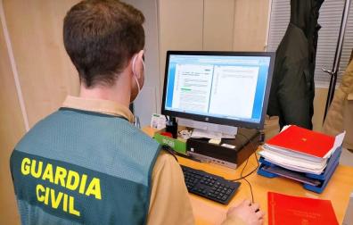 La Guardia Civil esclarece una estafa a 11 personas en internet, una de ellas navarra