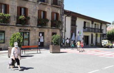 Aoiz, con 2.823 habitantes según el padrón a 1 de enero de 2021, es el mayor de los 4 municipios.