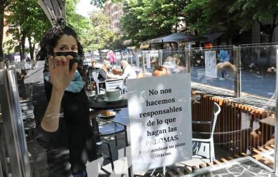 Las palomas roban el pintxo en Pamplona