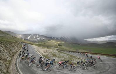 Mäder le brinda el triunfo a Landa y Valter es nuevo líder