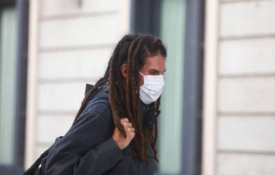 El secretario de Organización de Podemos y diputado de Unidas Podemos en el Congreso, Alberto Rodríguez a su llegada a una sesión de control.