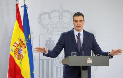 El presidente del Gobierno, Pedro Sánchez, interviene en una rueda de prensa tras la reunión del Consejo de Ministros en Moncloa.
