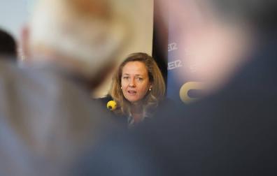 Calviño recalca que Navarra tendrá un papel importante en el futuro vehículo eléctrico