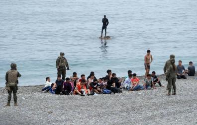 Más de 5.000 inmigrantes entran a nado en Ceuta ante la pasividad de Marruecos