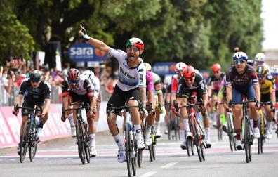 Nizzolo gana al esprint en Verona, Bernal sigue con la maglia rosa