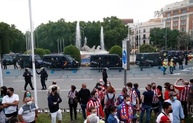 Un aficionado de 14 años del Atlético fallece al golpearse la cabeza en un parking