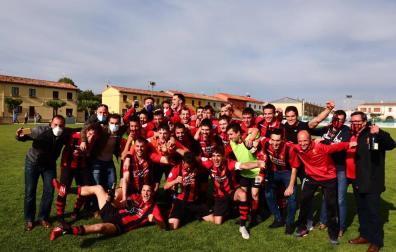 El Avance regresa a Tercera División por la puerta grande