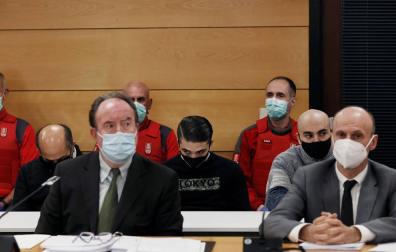 Peticiones de defensa y acusación en el inicio del juicio por el triple crimen de Cáseda