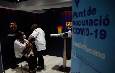 La incidencia por covid cae un 50 % a los 5 meses de empezar la vacunación
