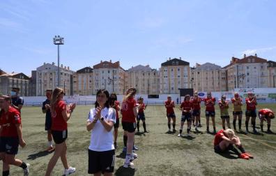 Galería de imágenes del partido que el equipo navarro ha disputado en Santa Cruz de Bezana con el objetivo de conseguir el ascenso a la Primera Iberdrola.