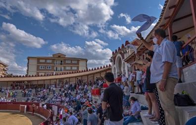 Triunfal novillada en Estella, para toros, toreros y público