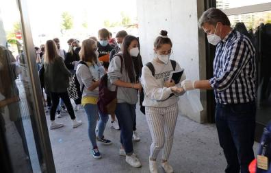 Casi 3.900 alumnos convocados en los campus universitarios de Pamplona y Tudela.