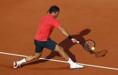 Roger Federer, durante su partido ante Cilic en Roland Garros.