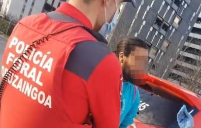 Detenidos dos hermanos por estar en un establecimiento sin mascarilla y faltar al respeto a los clientes