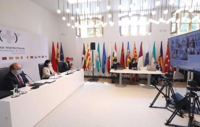 La ministra de Sanidad, Carolina Darías, el ministro de Política Territorial y Función Pública, Miquel Iceta, y la consejera de Salud de Navarra, Santos Induráin, durante la reunión del Consejo interterritorial de Salud.