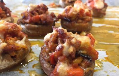 Imagen de los champiñones rellenos de carne y verduras