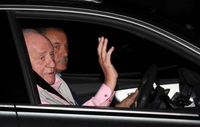 El rey Juan Carlos, a su llegada a la Clínica Quirón.