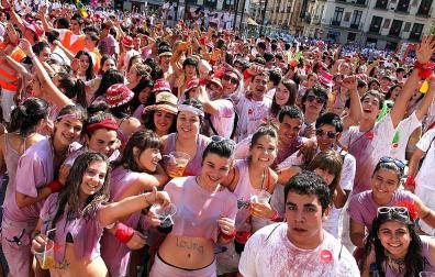 Tudela estalló de alegría cuando este martes dieron inicio las fiestas de Santa Ana con el lanzamiento del cohete.