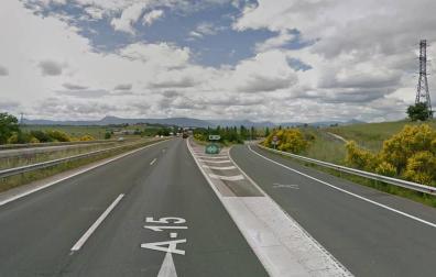 Dos heridos en una colisión entre un coche y un camión en la AP-15, en Esquíroz