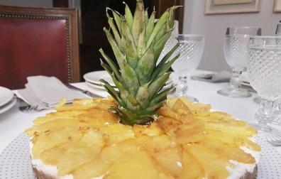 Tarta de piña y dátiles