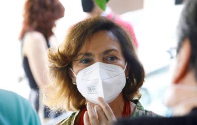 La vicepresidenta del Gobierno, Carmen Calvo, vota en las primarias del PSOE en las que se elegirá al próximo candidato a la presidencia de la Junta de Andalucía.