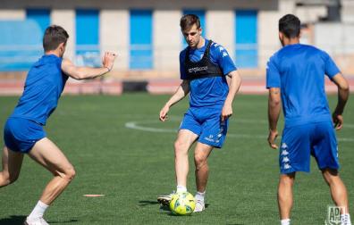 Iván Barbero, en un entrenamiento de la pasada temporada con el Alcorcón.
