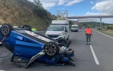Dos heridos en un accidente de tráfico en la AP-15 a la altura de Tafalla