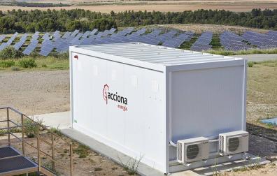 Acciona conecta la primera planta de almacenamiento renovable con baterias recicladas