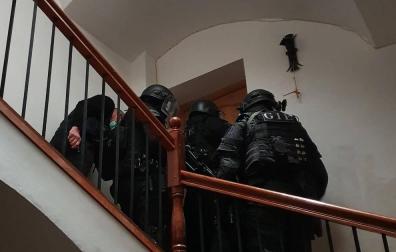 Reducido un hombre atrincherado en la casa de su expareja en Estella