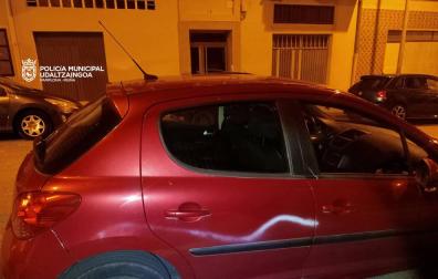 Uno de los coches pintados por la madre y su hijo.