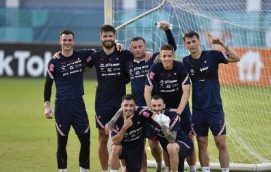 Ante Budimir, a la derecha de la imagen, junto a algunos de sus compañeros de la selección croata.