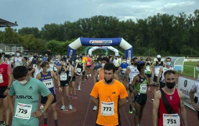 Abdelkader Algham y Ana Llorens ganan la prueba de 8 kilómetros, que tuvo 300 inscritos.