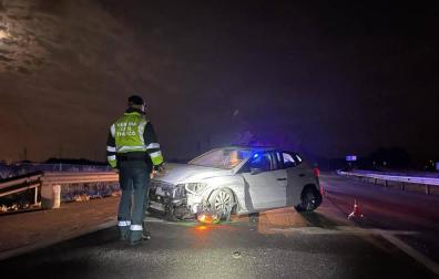 Un joven se sale de la vía en la AP-15 en Orkoien