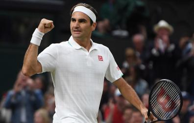 Federer celebra la victoria ante Sonego