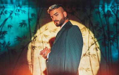 El artista colombiano Maluma en una pose promocional de 'Sobrio'