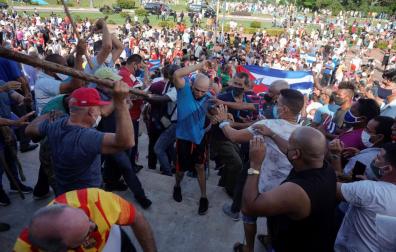 Enfrentamientos entre manifestantes en La Habana.