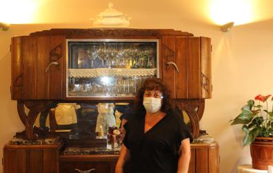 Toña Oneca, cogerente del bar restaurante La Joyos Guarda